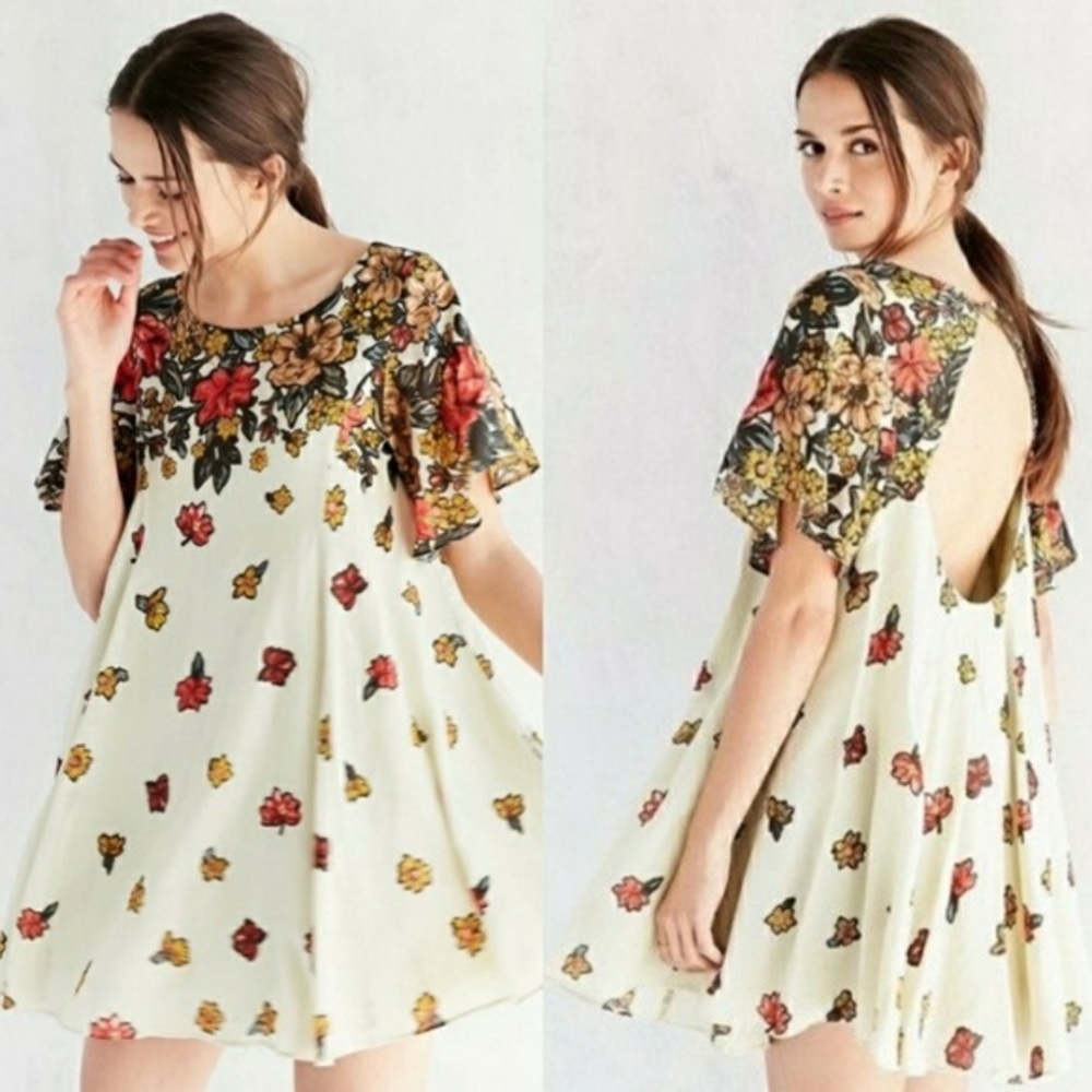 UO Kimichi Blue Floral Fields Flutter Sleeve Dress